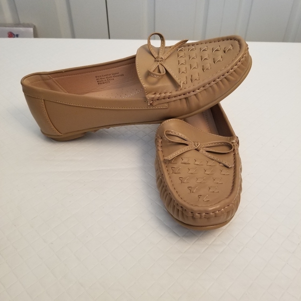 Womens Tan Driving Shoes Faux Leather Size 10 RN 87077